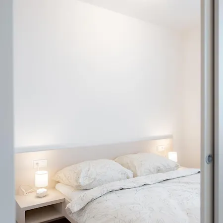 Castle Hill 2 Bedroom Free Parking *